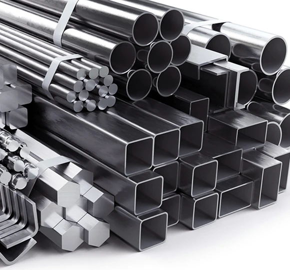 Показано широкий асортимент: труби, кутики, арматура, балки і інший металопрокат